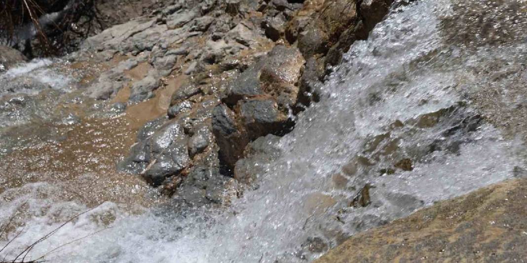 70 yıldır tek damlaya bile hasretti! Sudökülen Şelalesi yeniden hayat buldu 3
